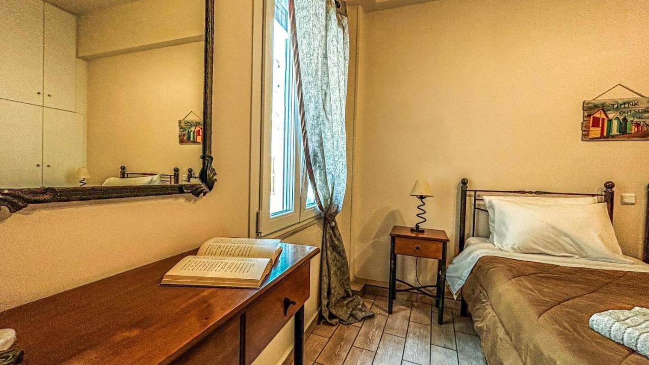 Central 9 Rooms Ermoupoli Exterior foto