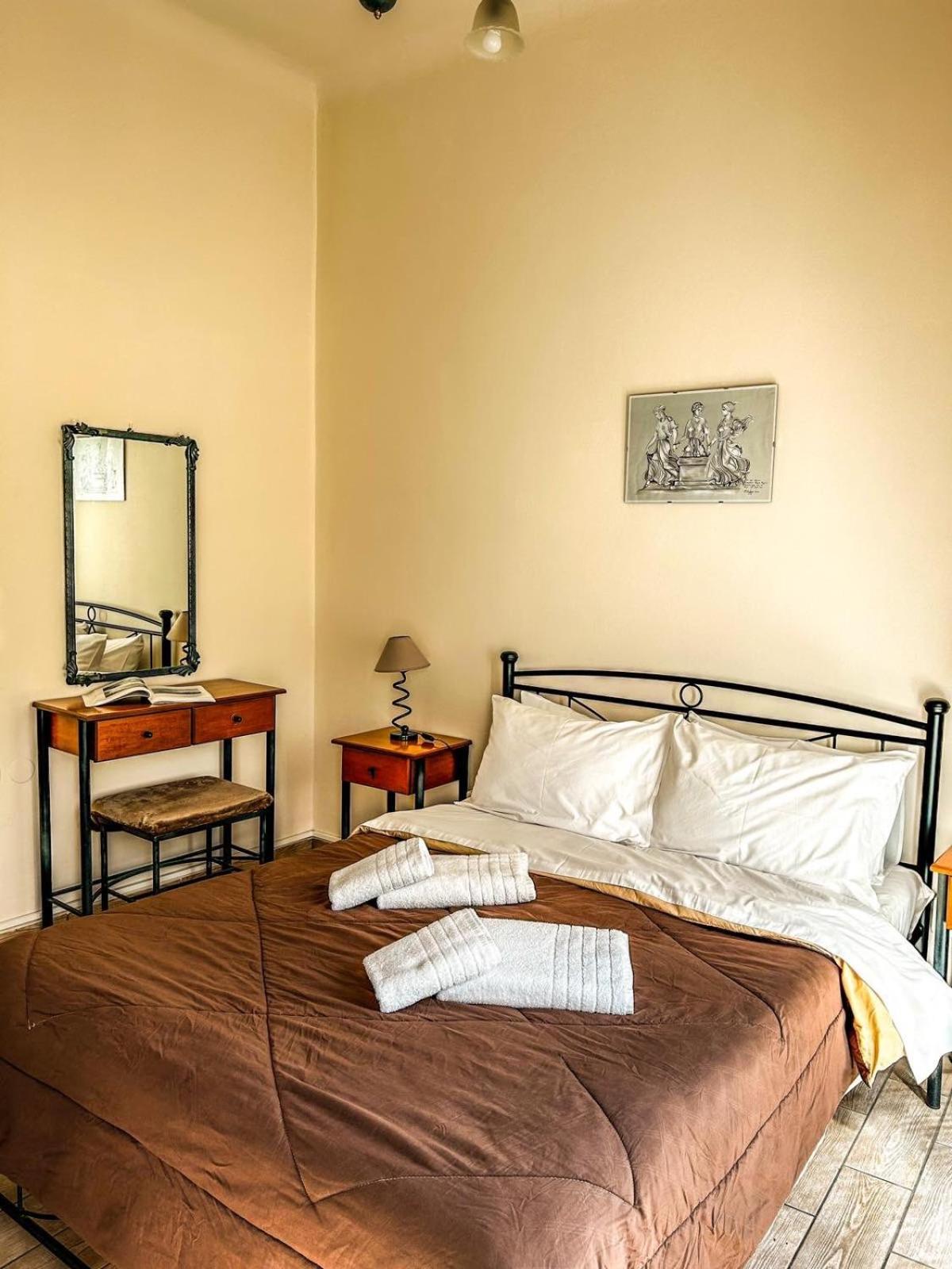 Central 9 Rooms Ermoupoli Quarto foto