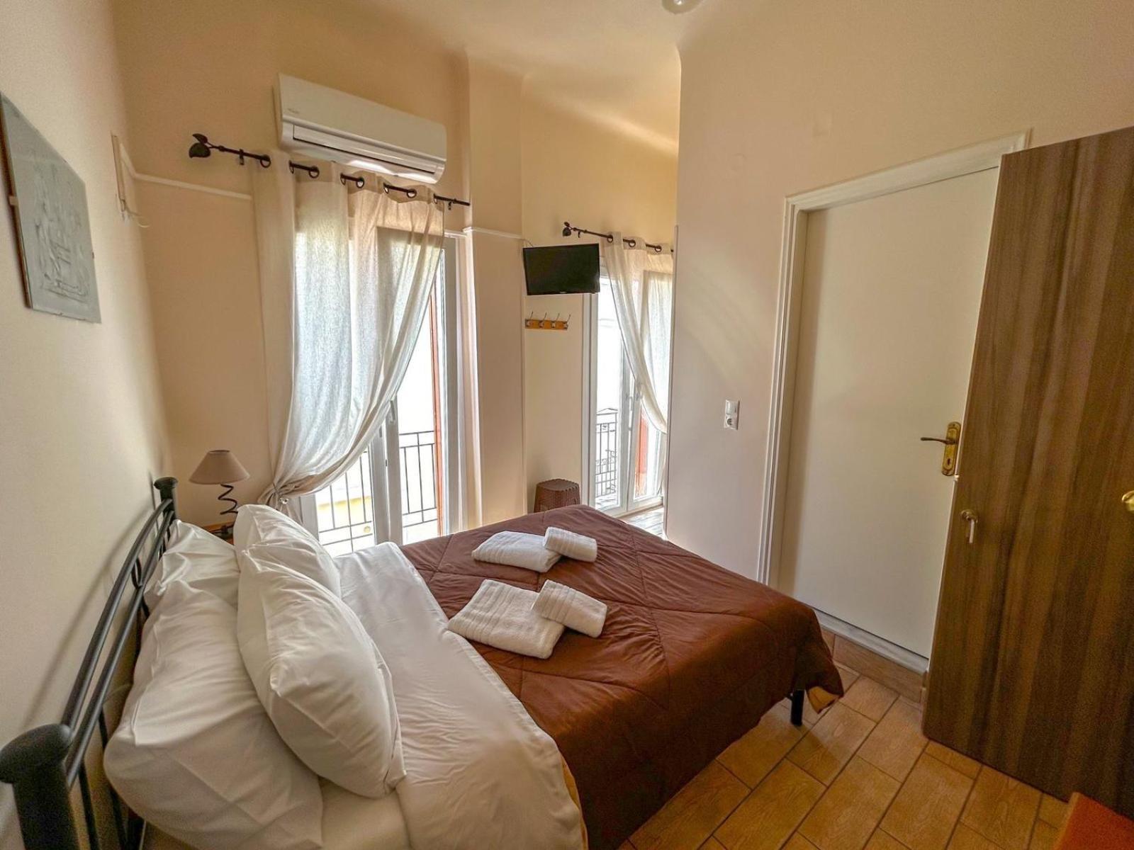 Central 9 Rooms Ermoupoli Quarto foto